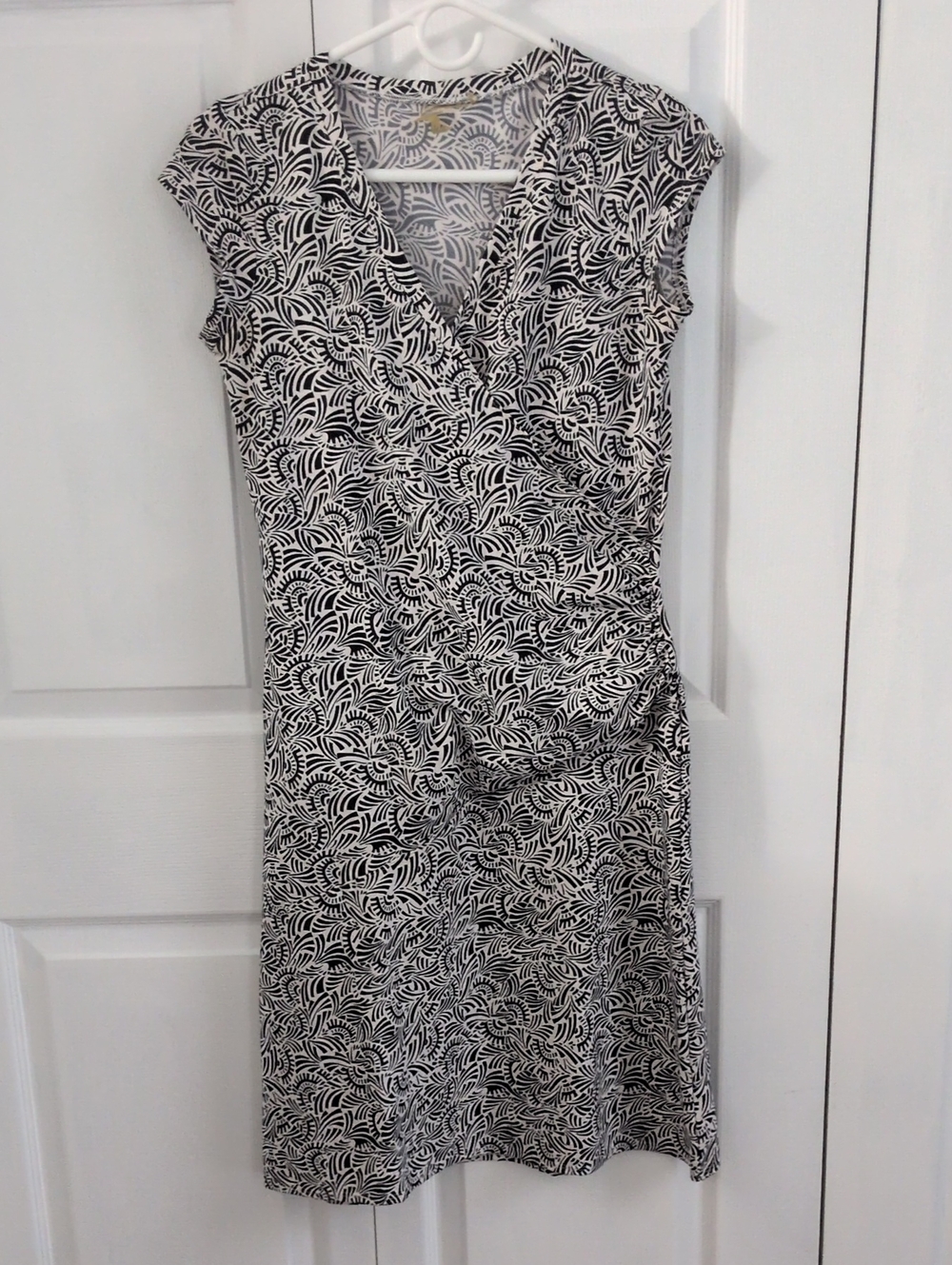 Athleta Black & White Printed V-Neck Wrap-Style Women’s Dress